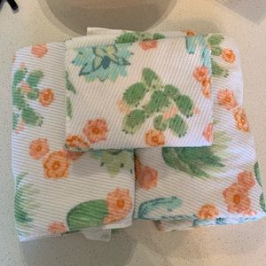 Towels with Succulent and Cactus Pattern